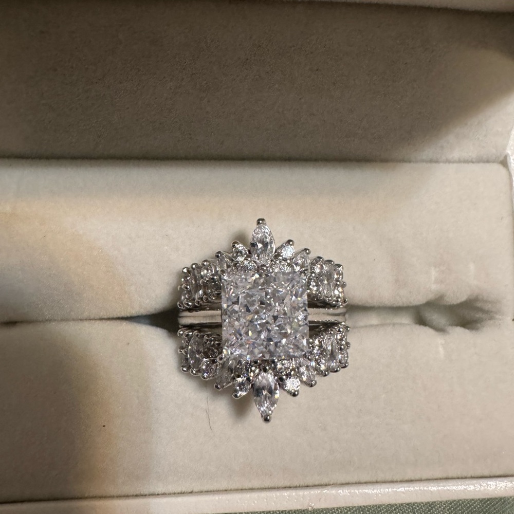 Elegant Silver Ring